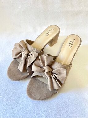 Studio 1886 Block Heel Mule Sandals Women’s Size 9 Beige Brown Faux Suede Casual